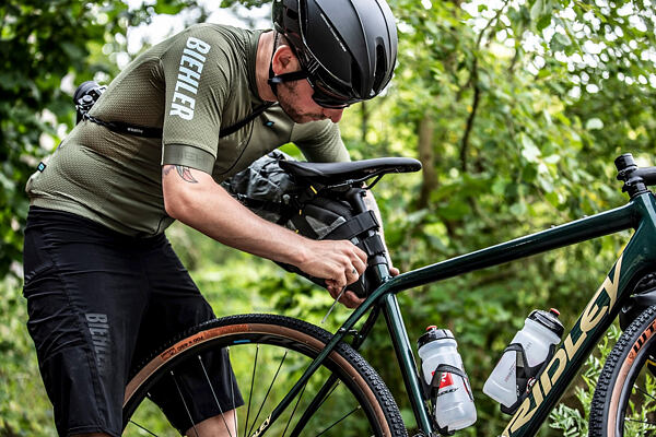 Podsedlova brašna Apidura na bikepacking